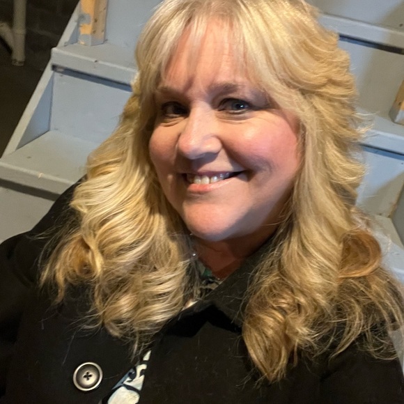 Meet your Posher, Carri - Picture 2 of 4